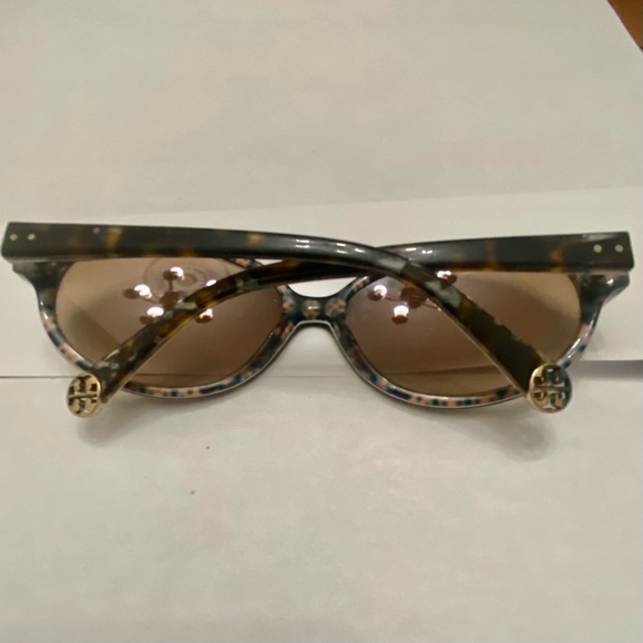 Vintage Authentic Tory Burch Sunglasses with Case - Picture 4 of 14